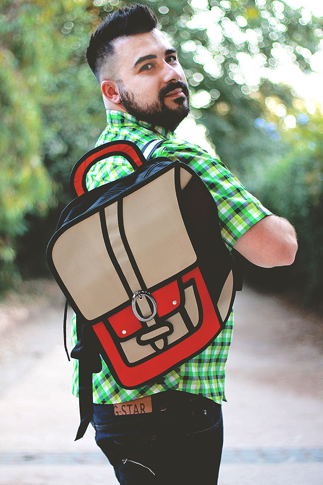 cartoon bag, 2D cartoon backpack, zaino 2D, jump from paper