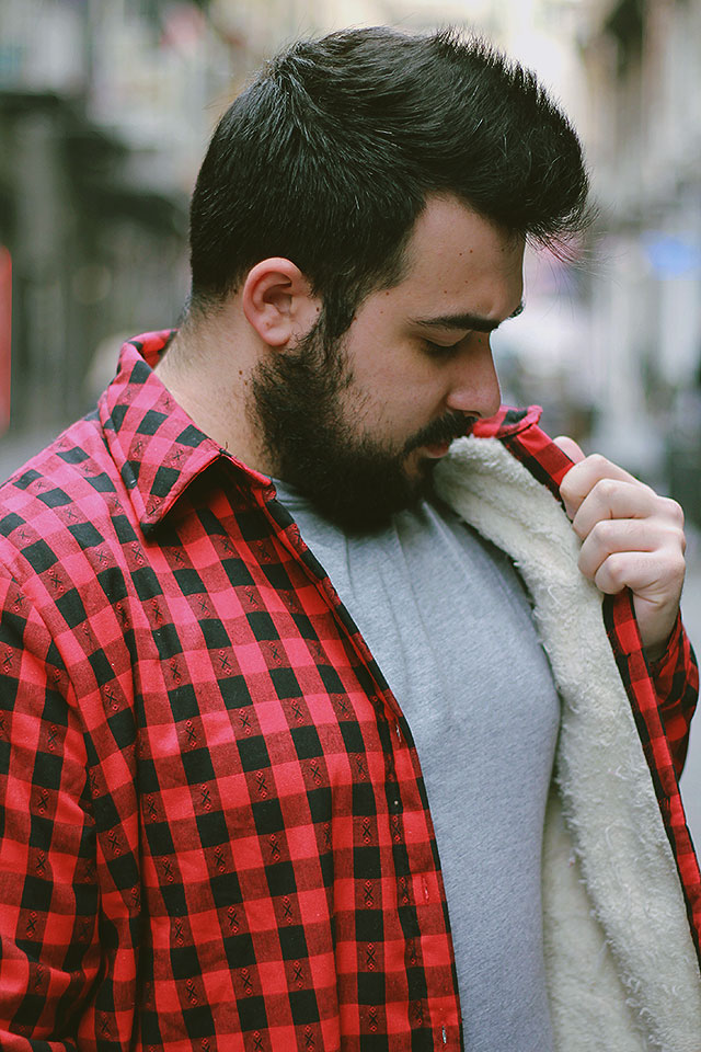 Plus Size Fashion Blogger Uomo Roma, Outfit Wool Sherpa Lined Overshirt Red Plaid
