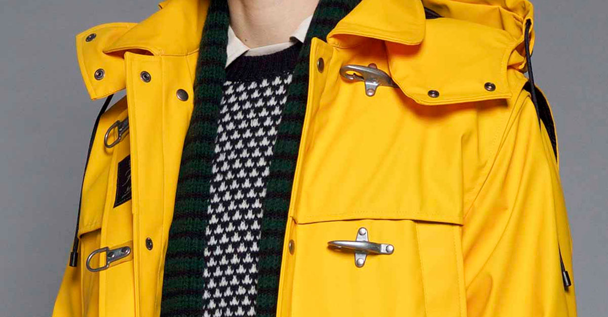Tra le proposte dei giacconi invernali per uomo di marca spicca Fay con doppiopetto, piumini, impermeabili e l’iconico 4 ganci must have di stagione.